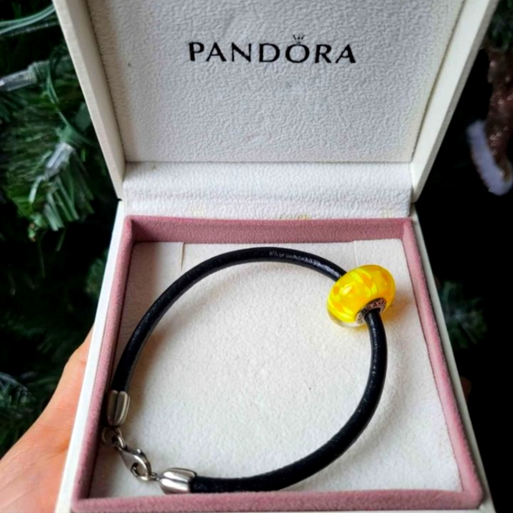 Authentic Pandora Retired Yellow Flower Murano/Black Leather Bracelet Length 7.5